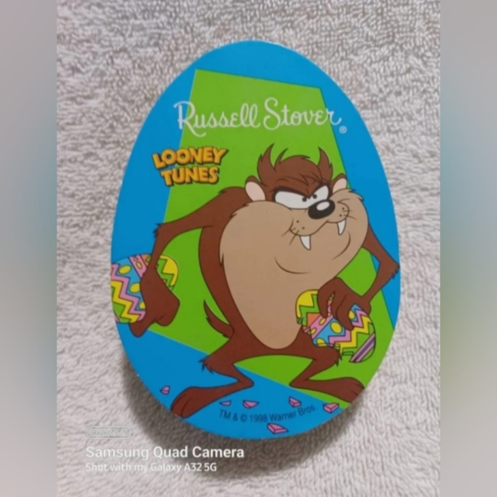 Vintage Looney tunes taz Easter egg shaped holder